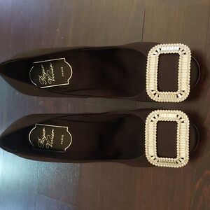 Roger Vivier Paris Crystal Embellished Satin Pumps - Black, Size 37.5